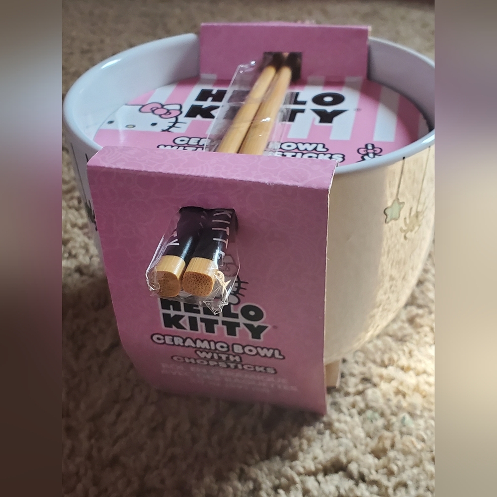 Hello Kitty Ramen Bowl & Chopsticks - Picture 3 of 8